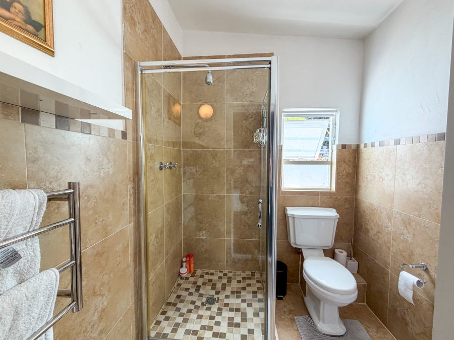 6 Bedroom Property for Sale in Green Point Western Cape